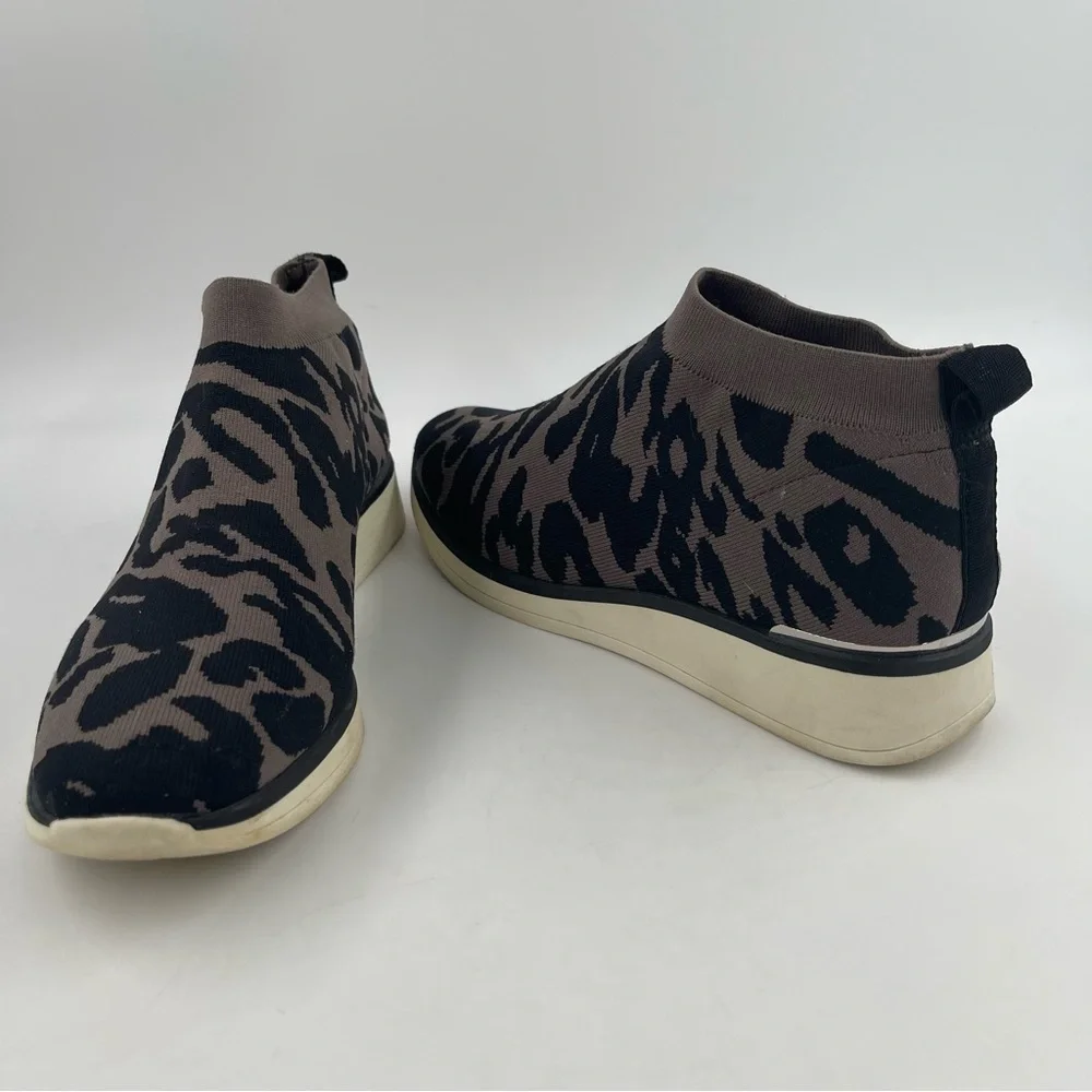 Louise et Cie Women’s Breyson Leopard Print Knit Wedge Sneaker Grey Black-SZ 8.5